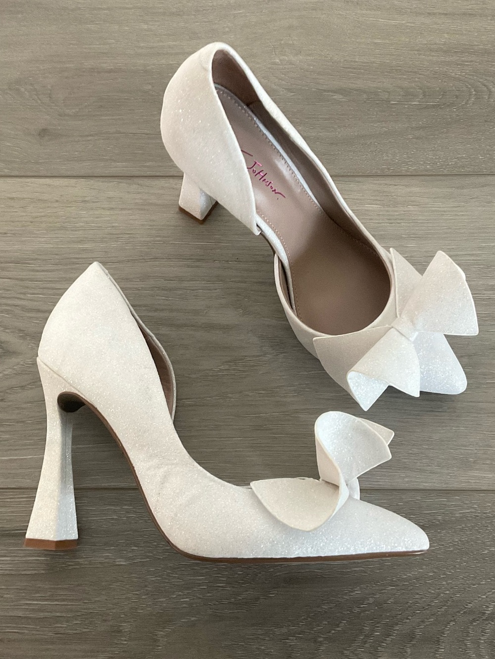 BETSEY JOHNSON Nobble Pump Pointed Toe White Sparkling Glitter Size 10